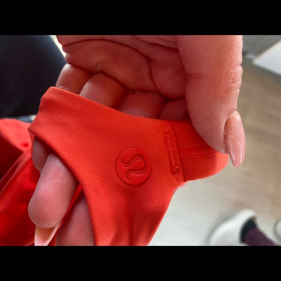 Lululemon Tank top with built in bra - Picture 4 of 5